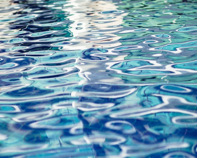 Solární sprcha – skvělý doplněk k vašemu bazénu